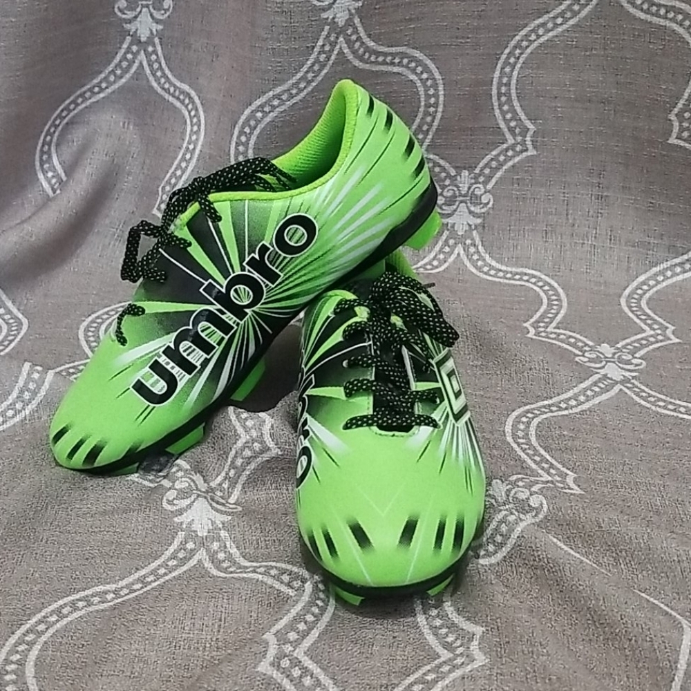 Umbro Boys Soccer Cleats - Sz 2